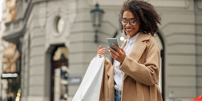 women holding phone and scrolling