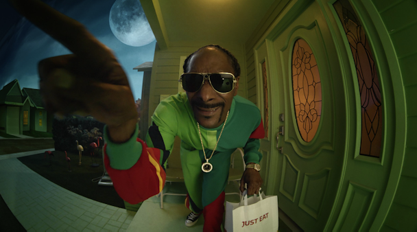 Snoop Dog on someone's intercom camera with a Just Eat bag 